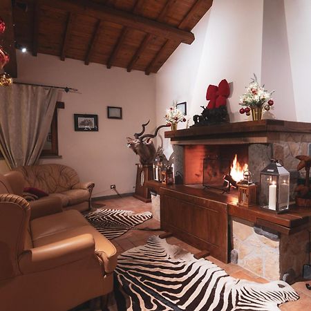 Casale La Rovere มอนตัลโต ดิ กัสโตร ภายนอก รูปภาพ