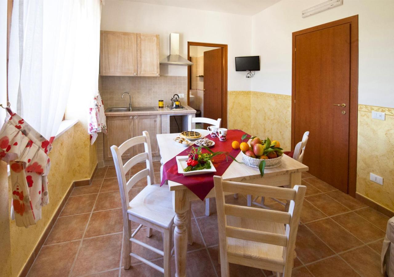 Casale La Rovere มอนตัลโต ดิ กัสโตร ภายนอก รูปภาพ